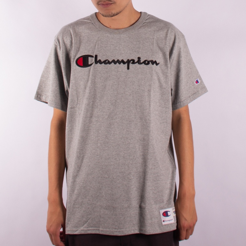 Camiseta Champion Embroidery Trad Logo Script Cinza Claro